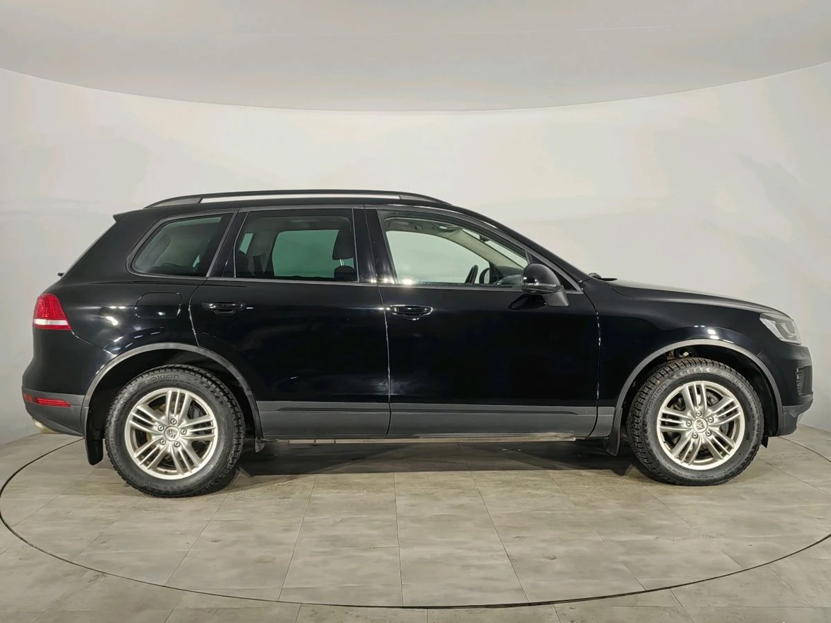 Volkswagen Touareg, 2015г, полный привод, автомат