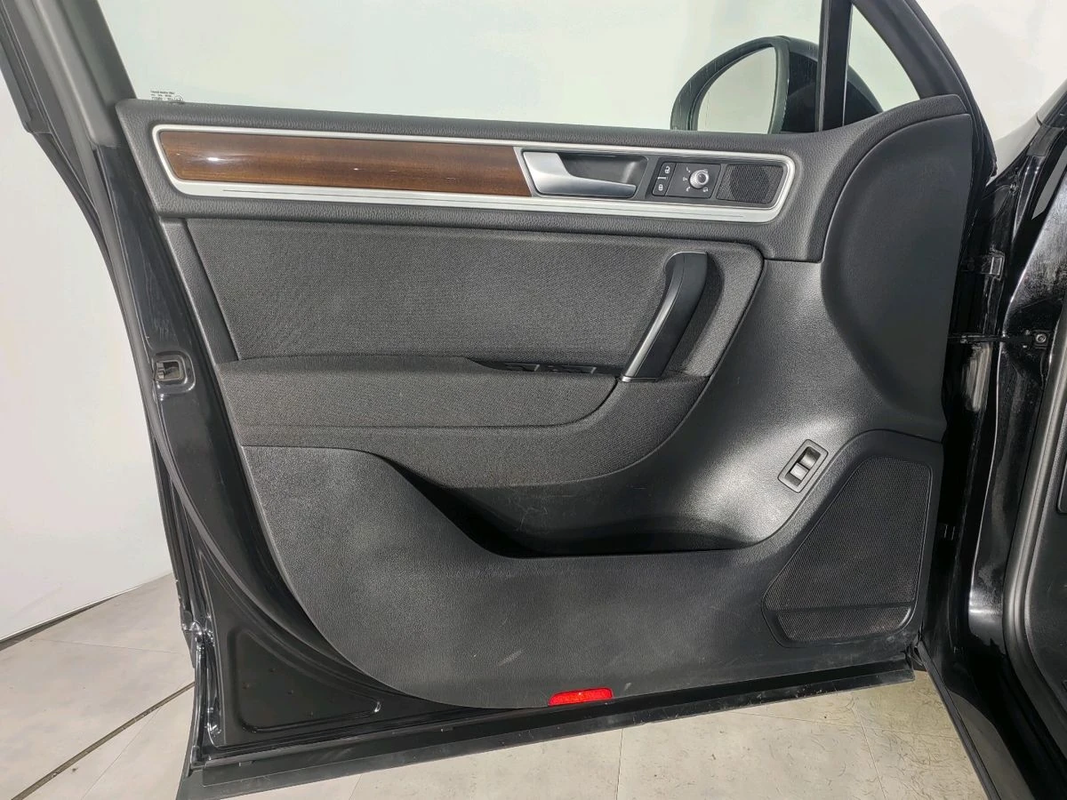 Volkswagen Touareg, 2015г, полный привод, автомат