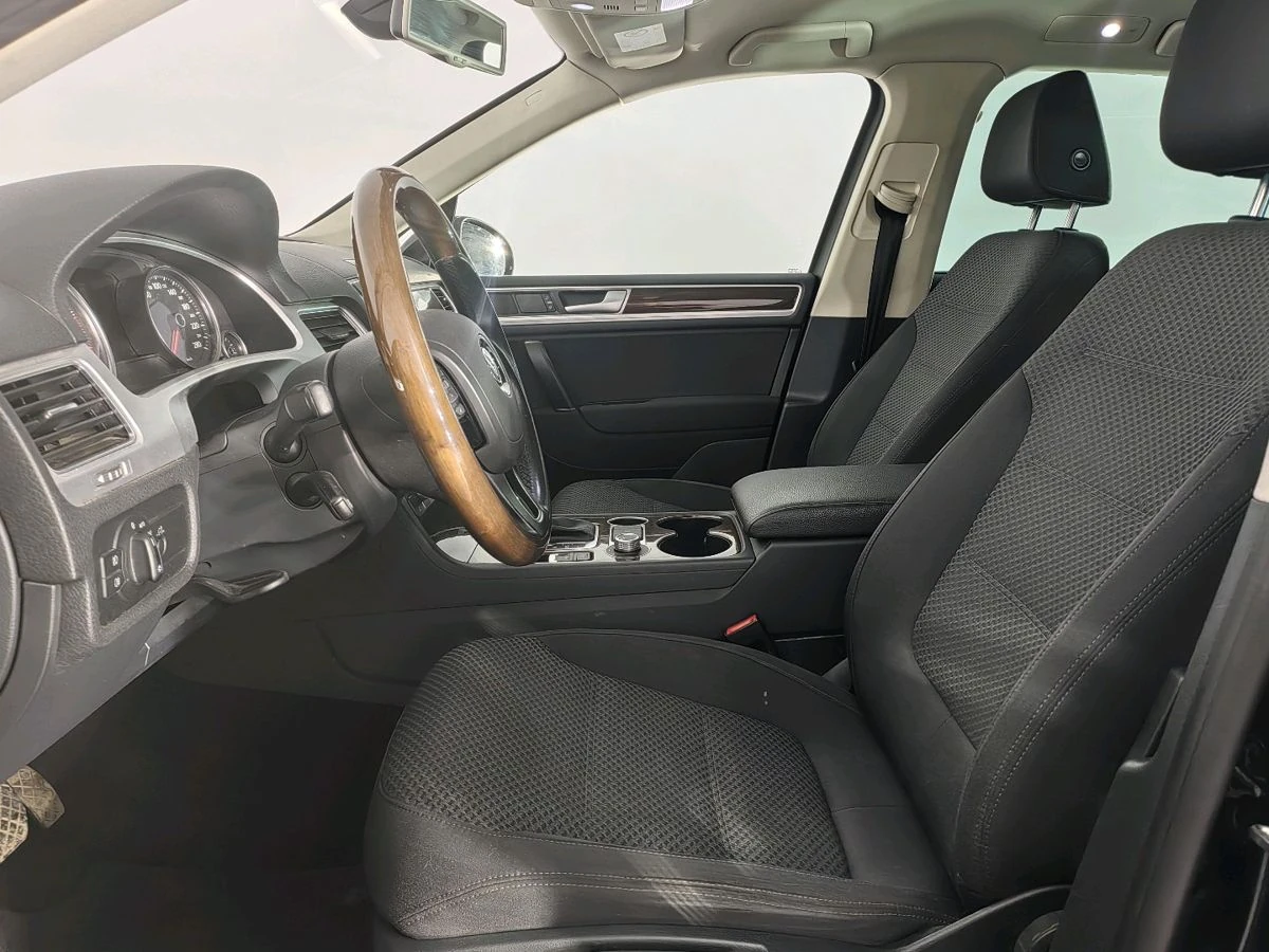 Volkswagen Touareg, 2015г, полный привод, автомат