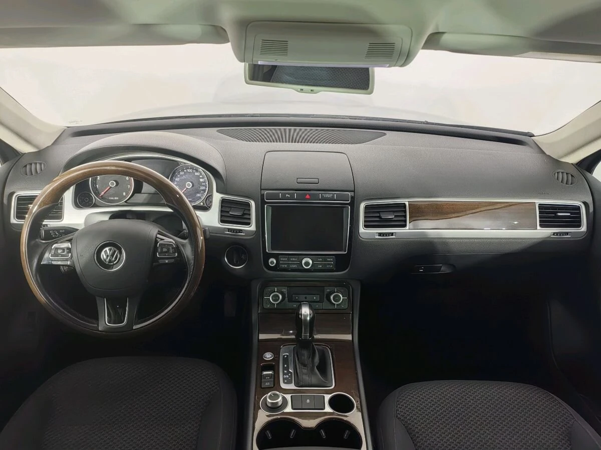 Volkswagen Touareg, 2015г, полный привод, автомат