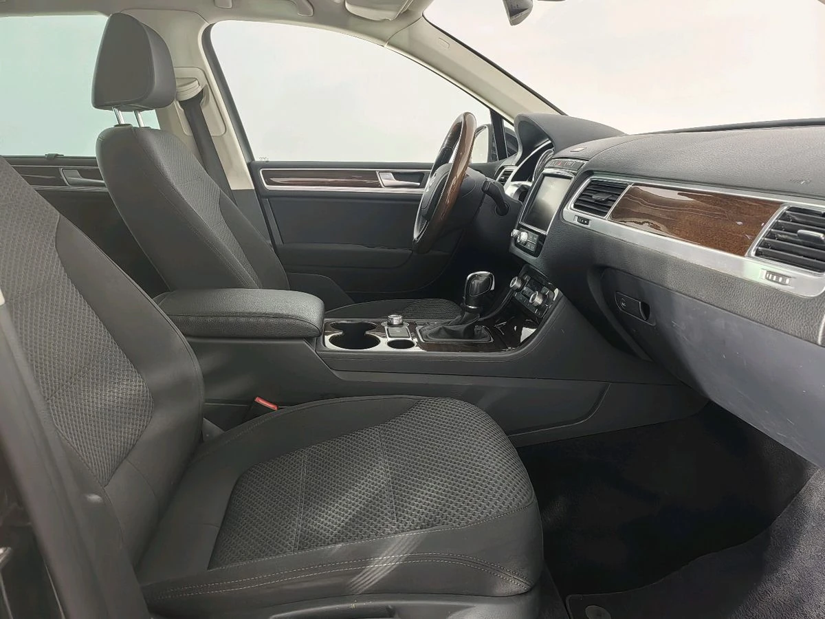 Volkswagen Touareg, 2015г, полный привод, автомат