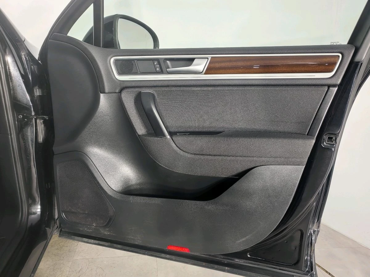 Volkswagen Touareg, 2015г, полный привод, автомат