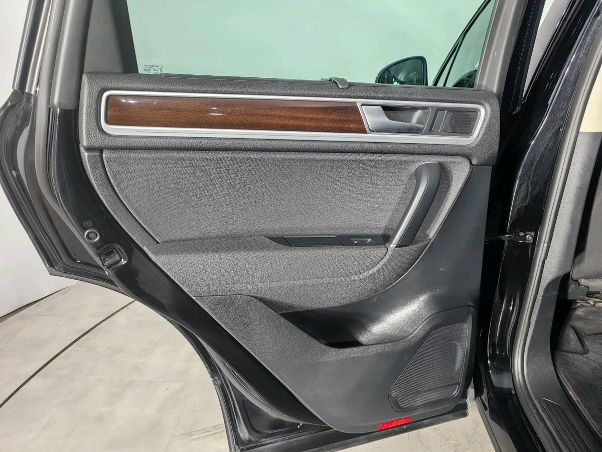 Volkswagen Touareg, 2015г, полный привод, автомат