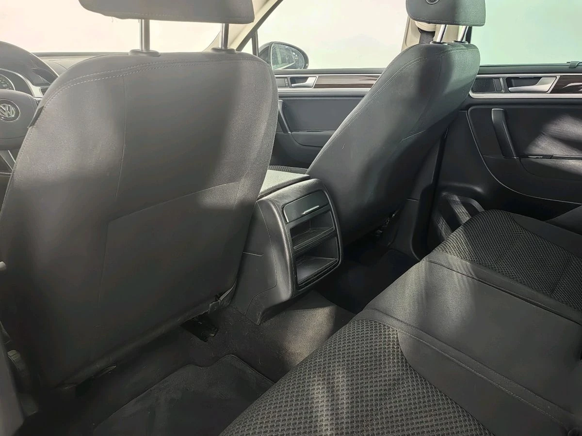 Volkswagen Touareg, 2015г, полный привод, автомат