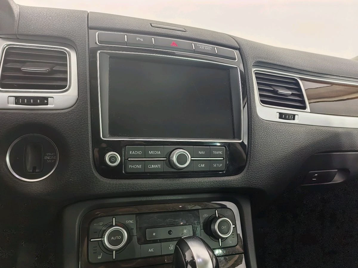 Volkswagen Touareg, 2015г, полный привод, автомат