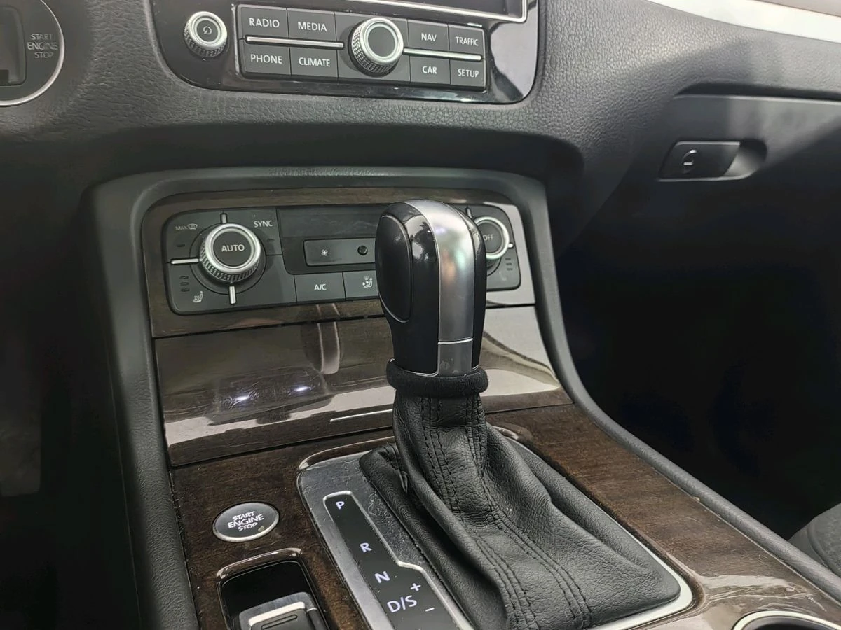 Volkswagen Touareg, 2015г, полный привод, автомат