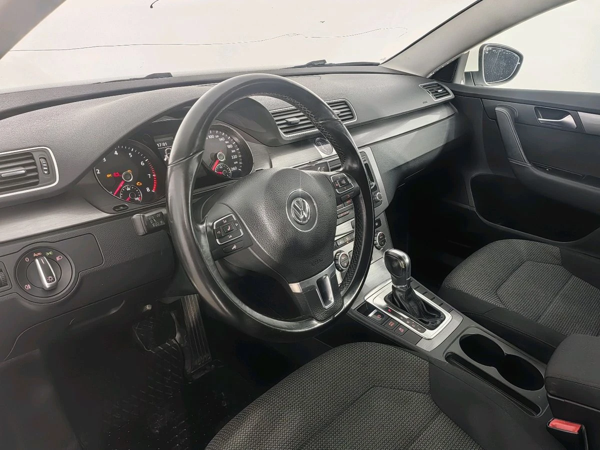Volkswagen Passat, 2012г, передний привод, робот