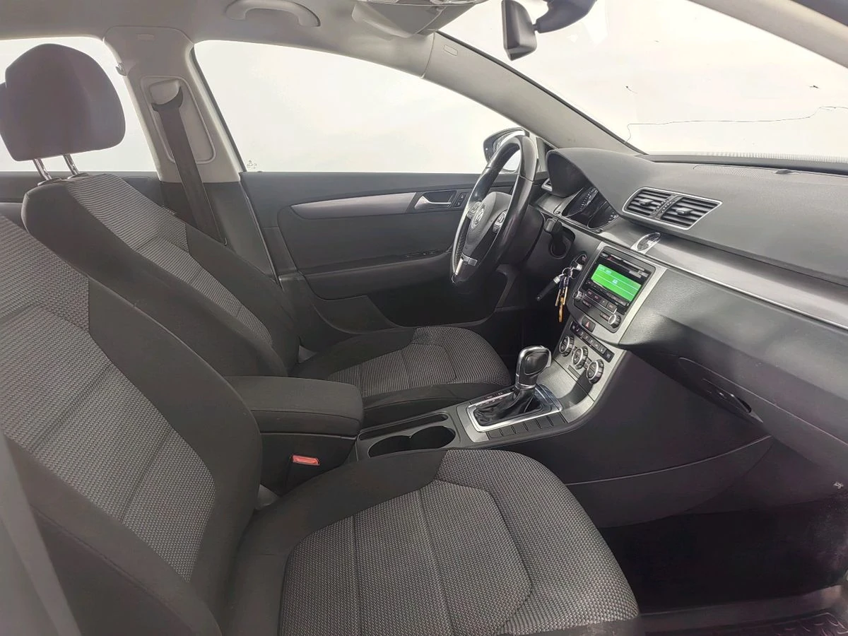 Volkswagen Passat, 2012г, передний привод, робот