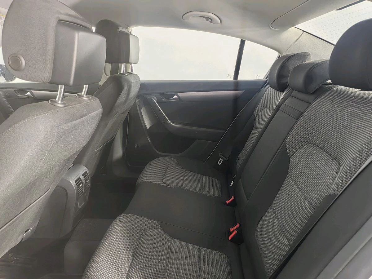 Volkswagen Passat, 2012г, передний привод, робот