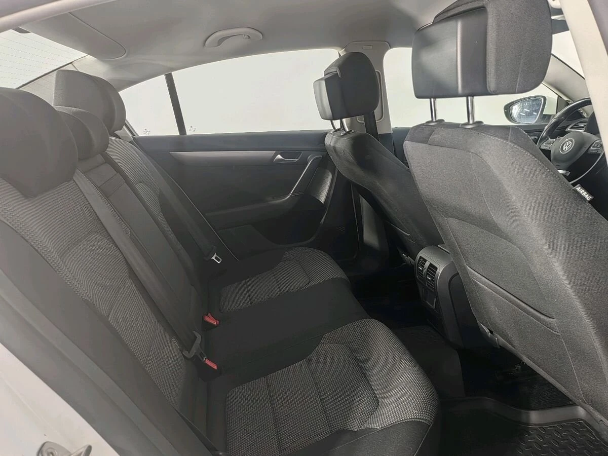 Volkswagen Passat, 2012г, передний привод, робот