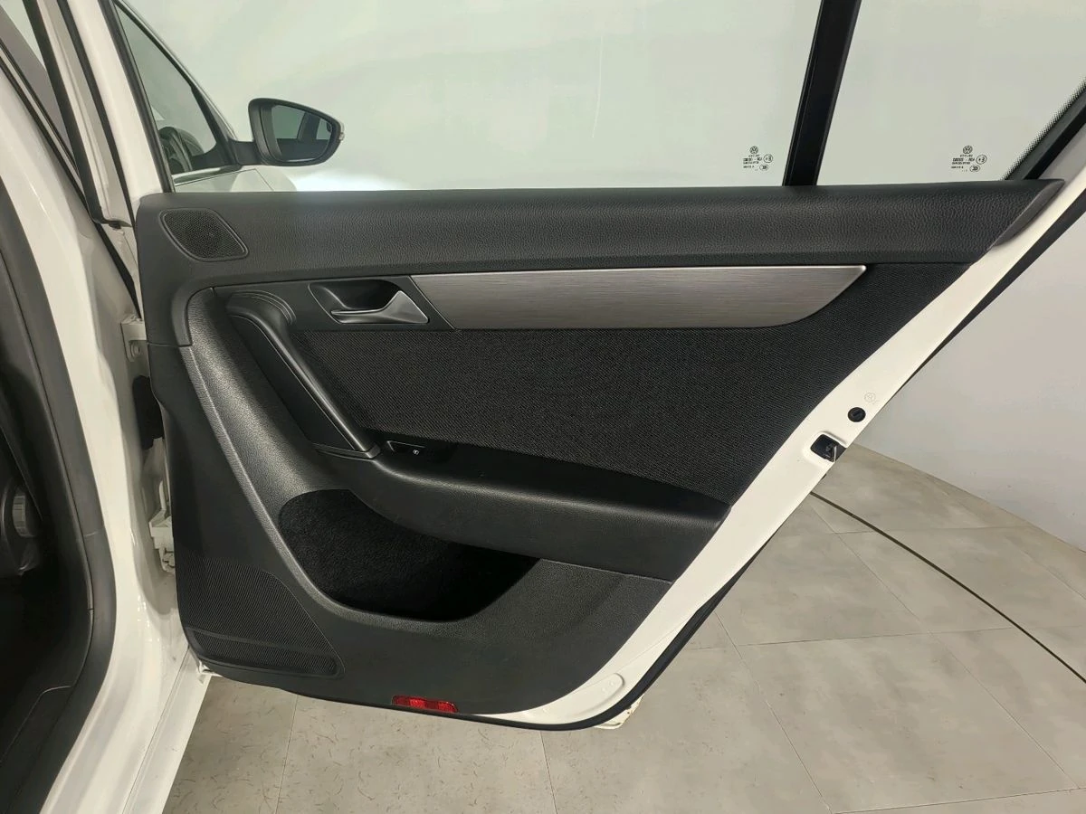 Volkswagen Passat, 2012г, передний привод, робот