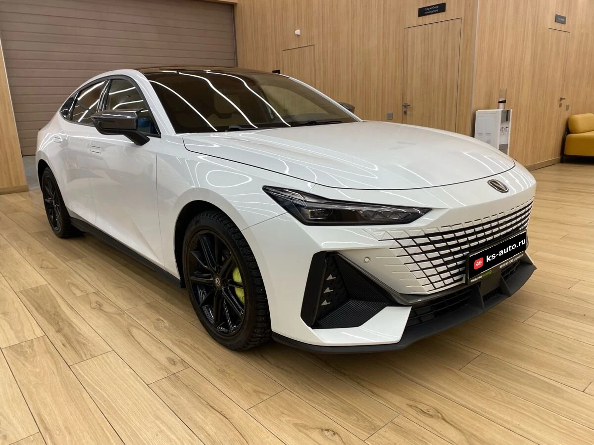 Changan UNI-V, 2023г, передний привод, робот