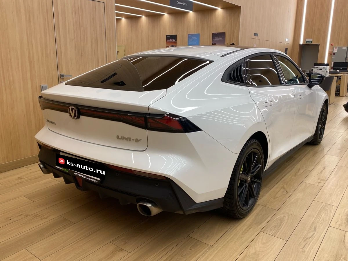 Changan UNI-V, 2023г, передний привод, робот