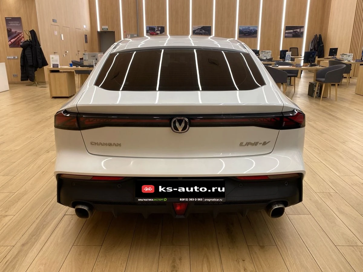 Changan UNI-V, 2023г, передний привод, робот