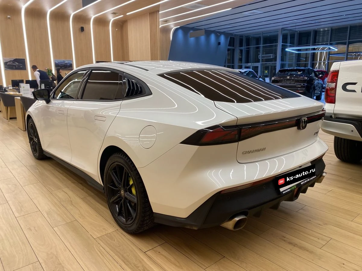 Changan UNI-V, 2023г, передний привод, робот