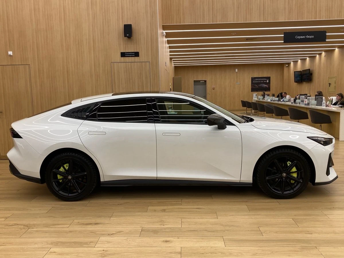 Changan UNI-V, 2023г, передний привод, робот