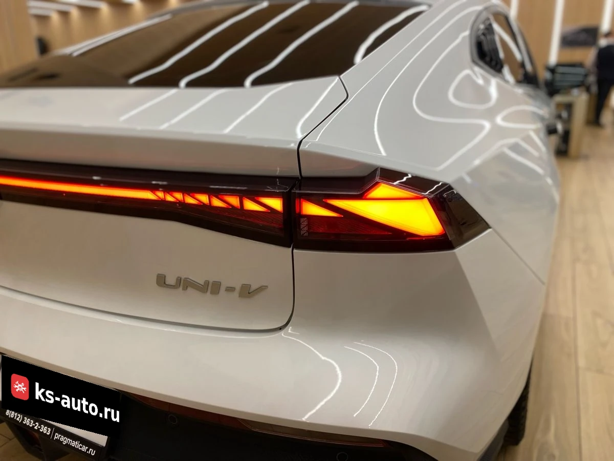 Changan UNI-V, 2023г, передний привод, робот