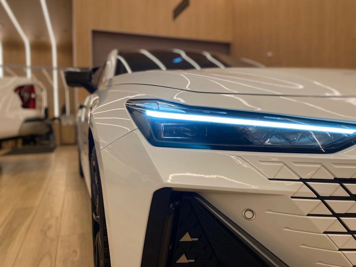 Changan UNI-V, 2023г, передний привод, робот