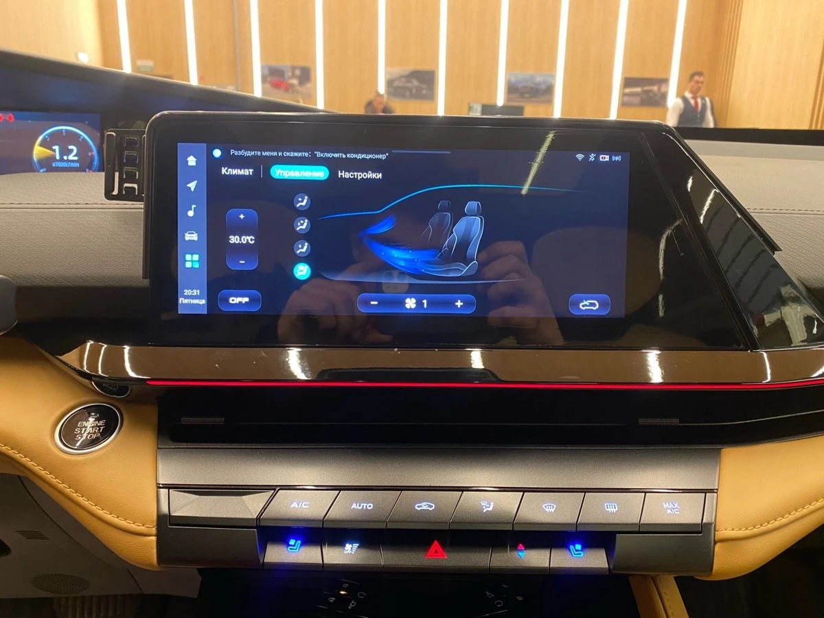 Changan UNI-V, 2023г, передний привод, робот