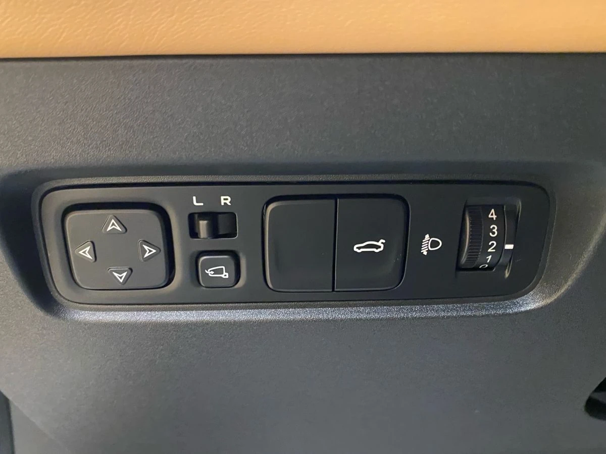 Changan UNI-V, 2023г, передний привод, робот