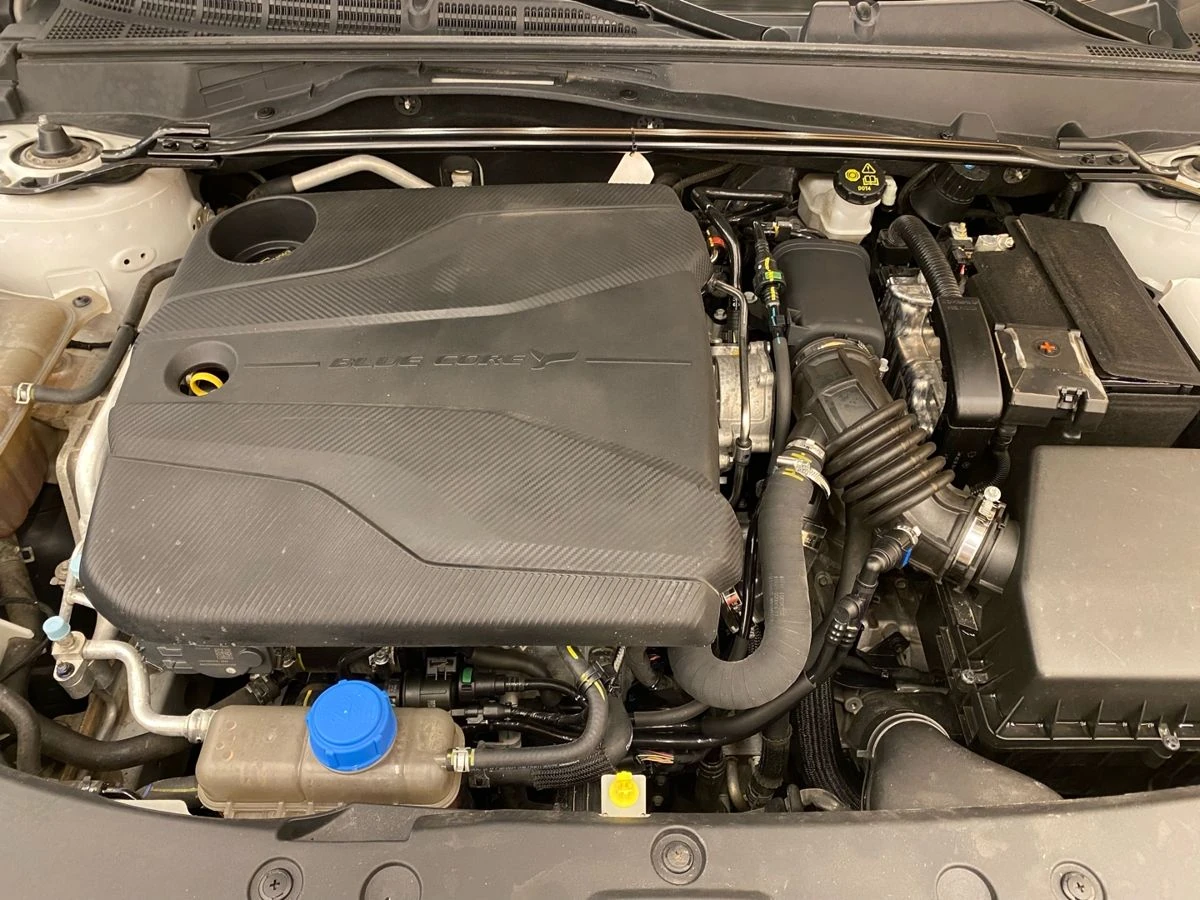 Changan UNI-V, 2023г, передний привод, робот