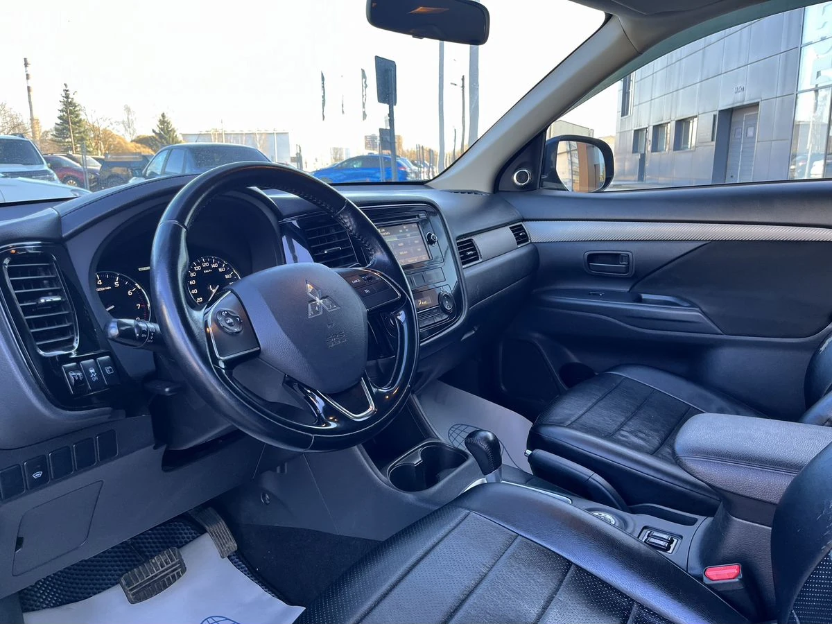 Mitsubishi Outlander, 2015г, полный привод, вариатор