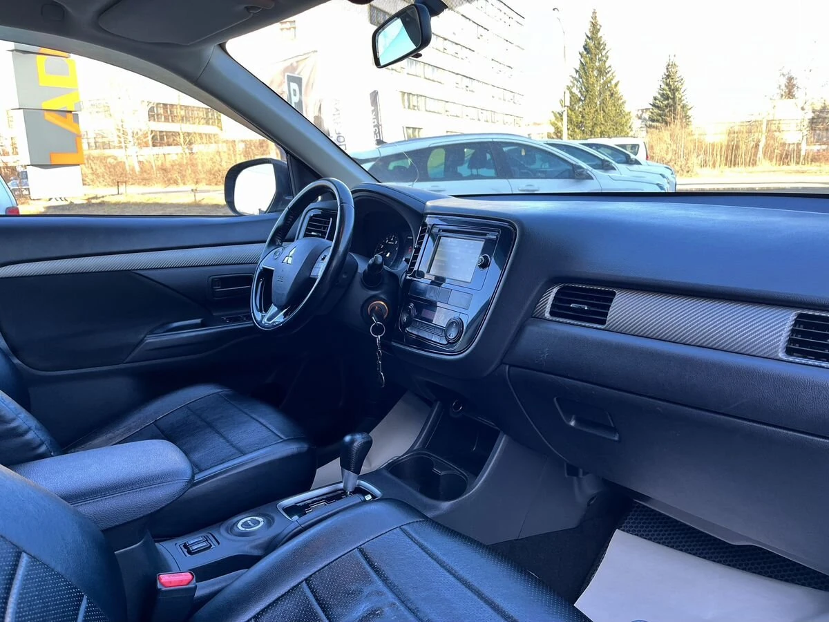 Mitsubishi Outlander, 2015г, полный привод, вариатор