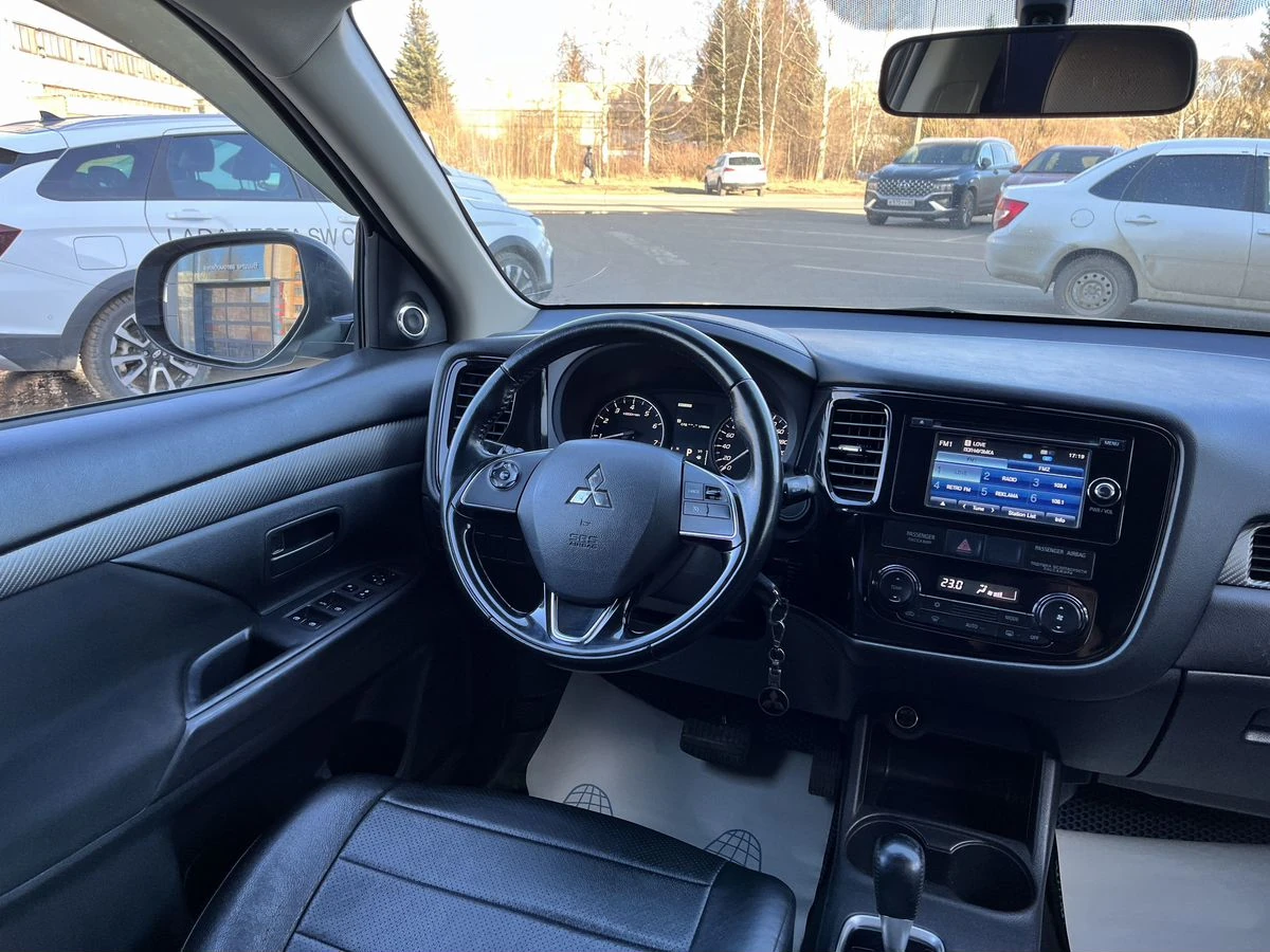 Mitsubishi Outlander, 2015г, полный привод, вариатор
