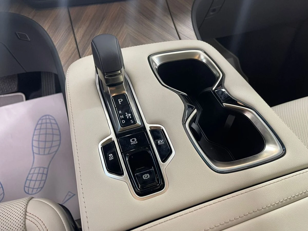 Lexus LM, 2024г, полный привод, вариатор