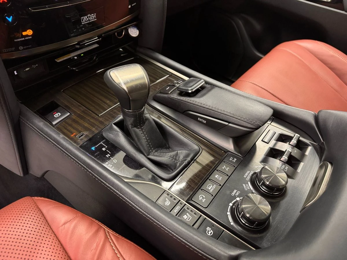 Lexus LX, 2017г, полный привод, автомат