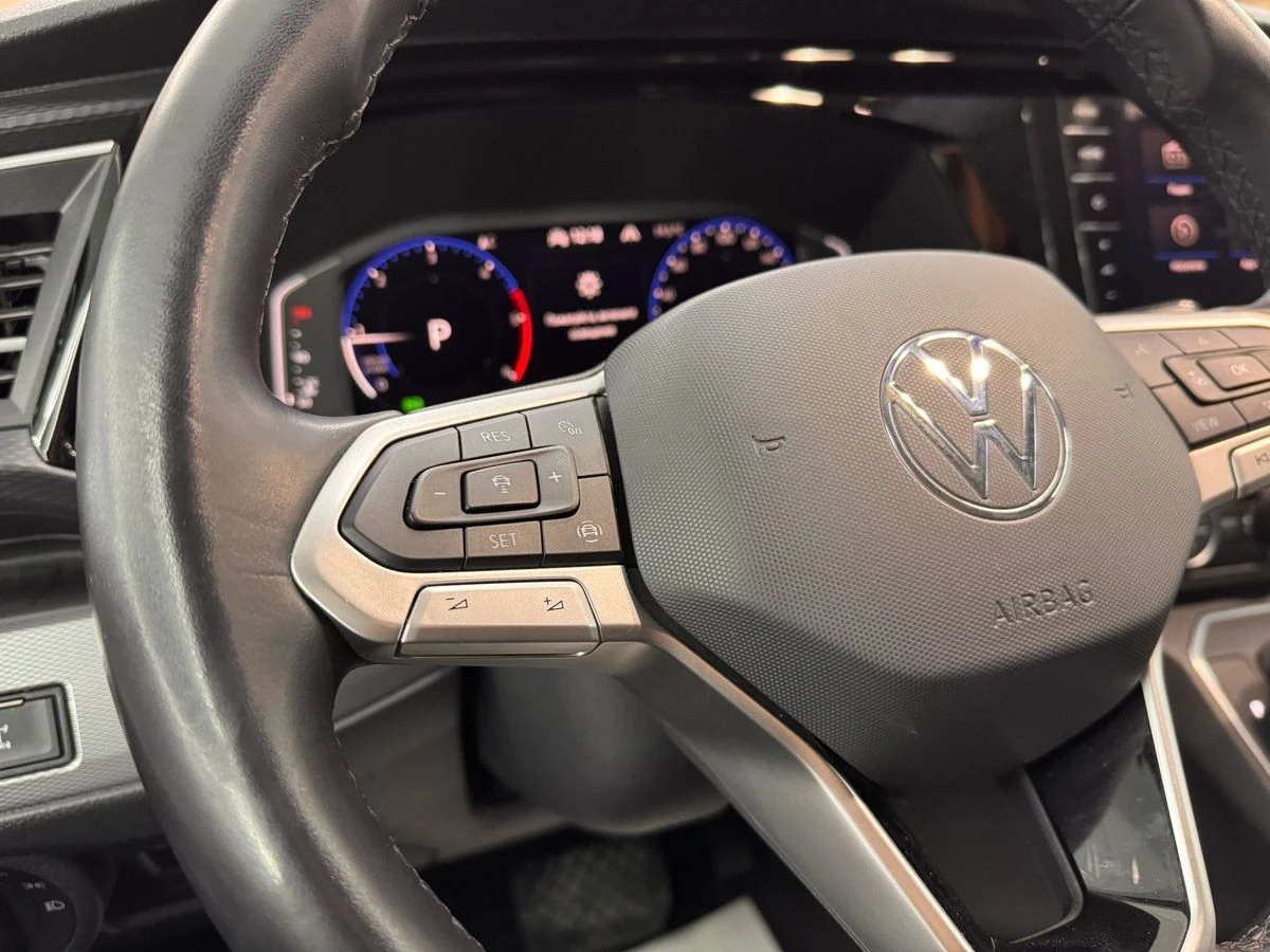Volkswagen Multivan, 2022г, полный привод, робот