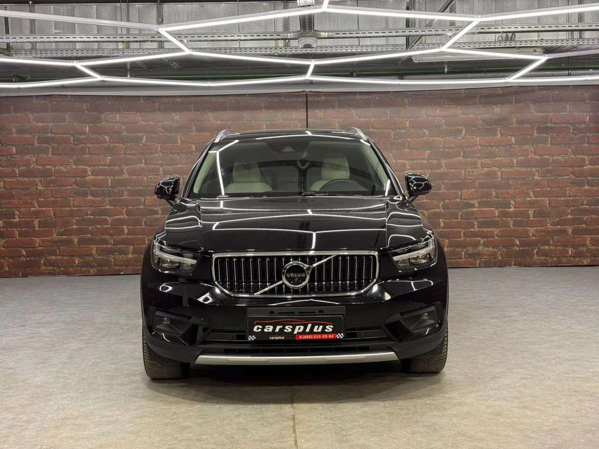Volvo XC40, 2020г, передний привод, робот