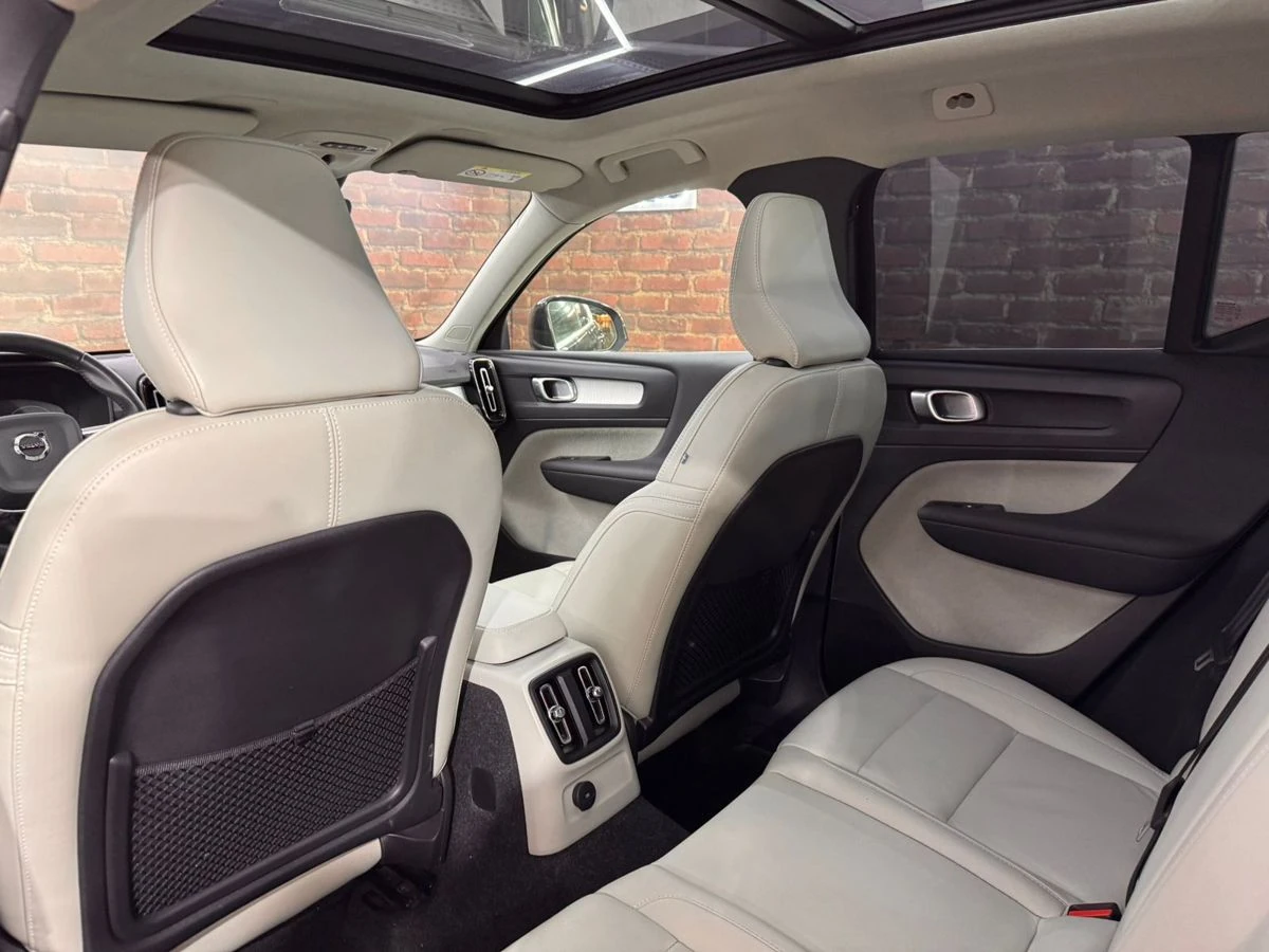 Volvo XC40, 2020г, передний привод, робот