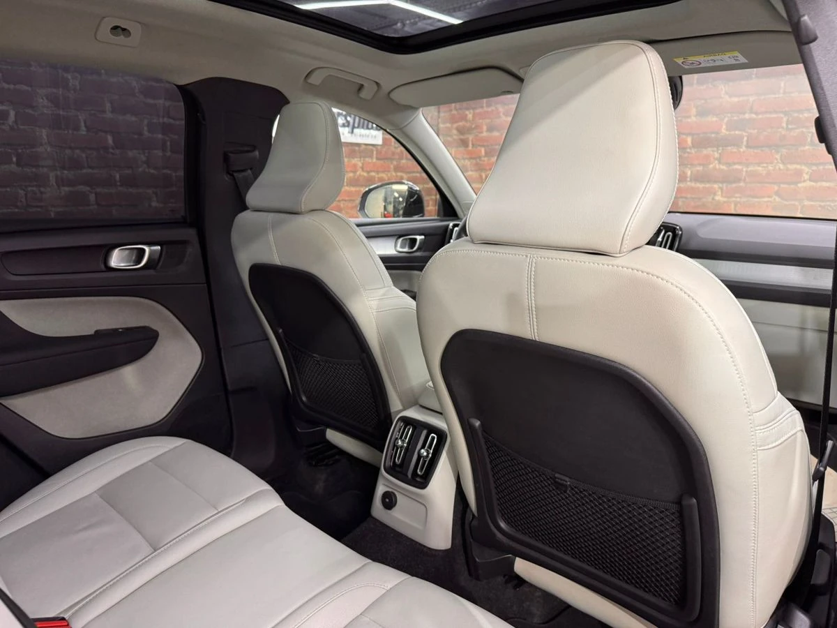 Volvo XC40, 2020г, передний привод, робот