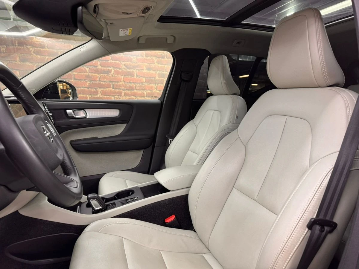 Volvo XC40, 2020г, передний привод, робот