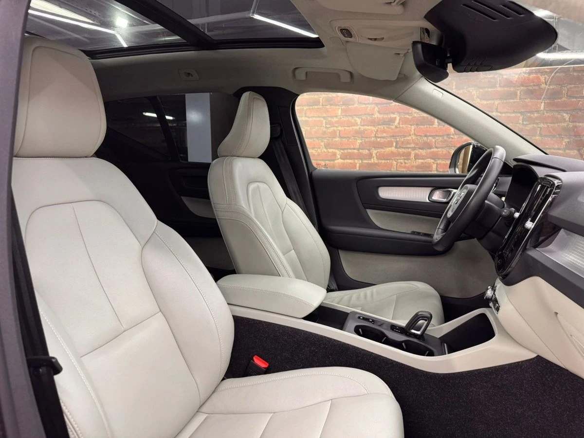 Volvo XC40, 2020г, передний привод, робот