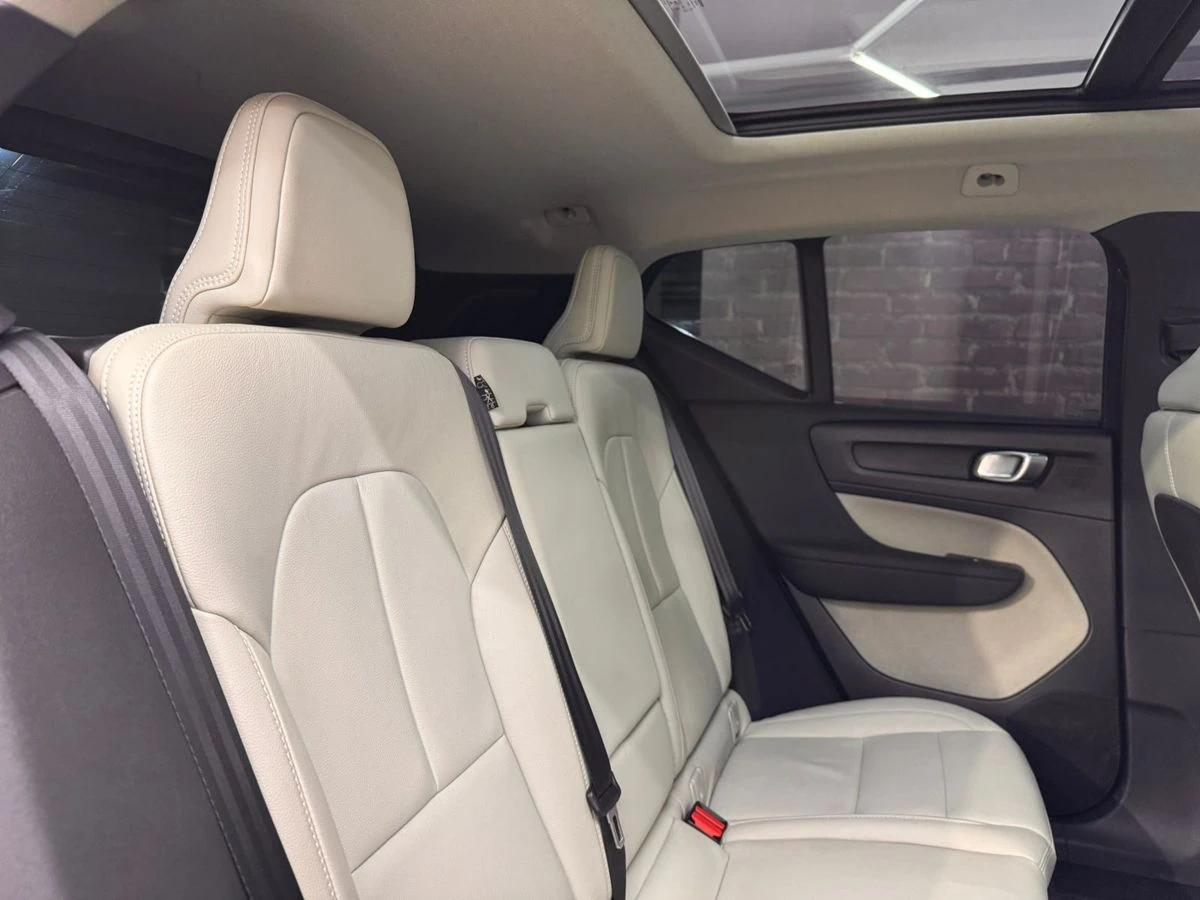 Volvo XC40, 2020г, передний привод, робот