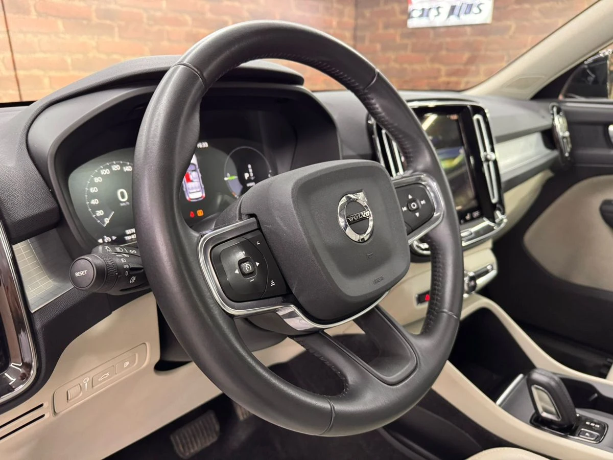 Volvo XC40, 2020г, передний привод, робот