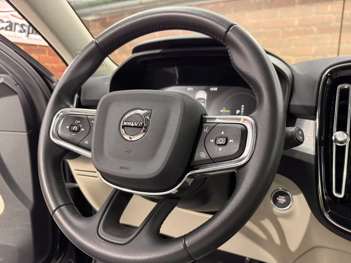 Volvo XC40, 2020г, передний привод, робот