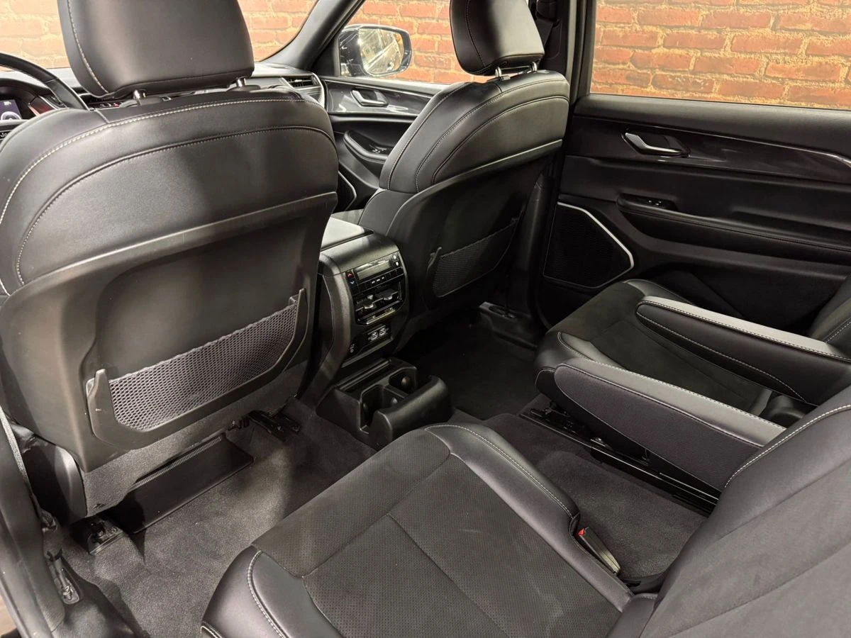 Jeep Grand Cherokee, 2021г, задний привод, автомат