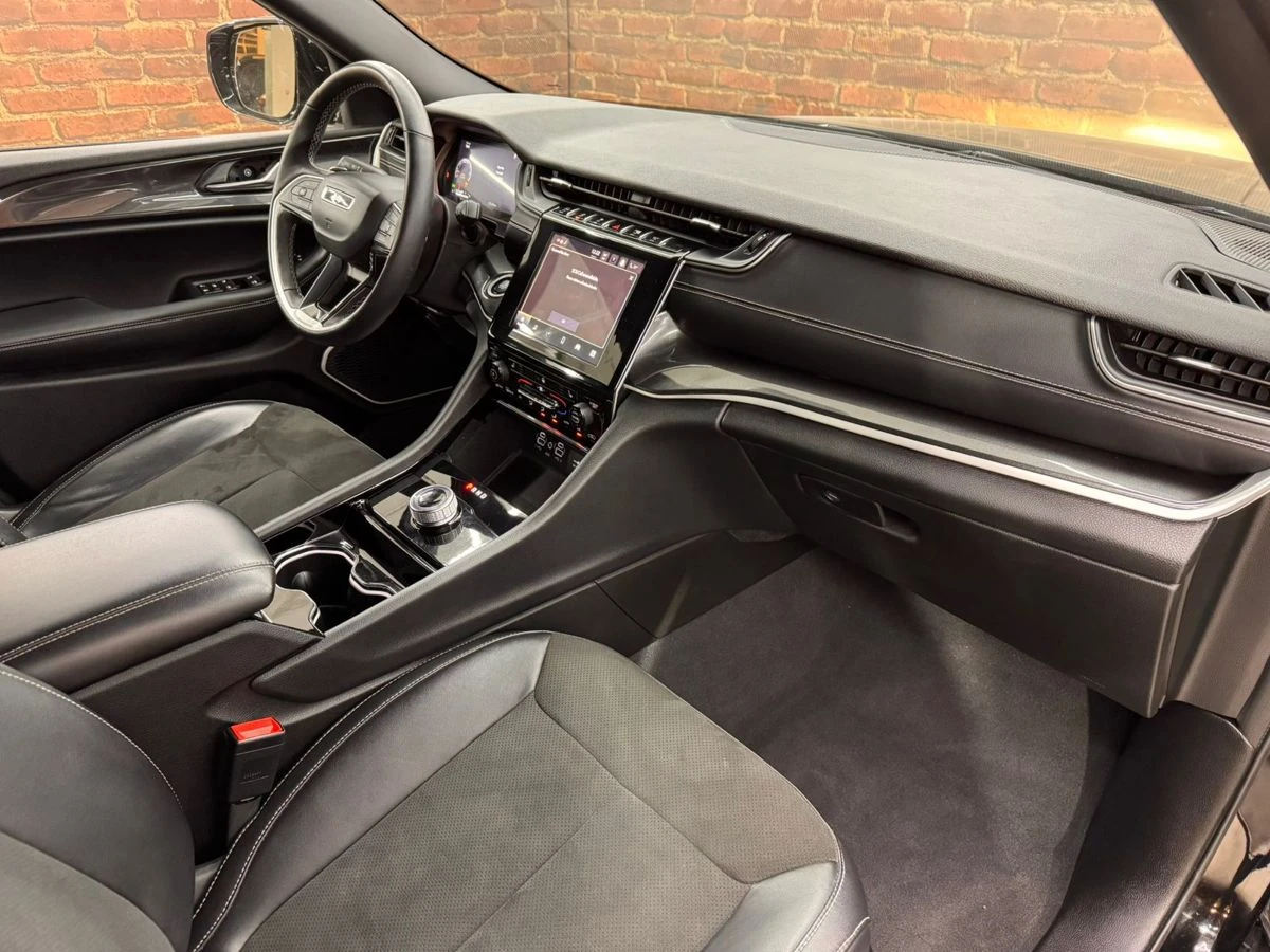 Jeep Grand Cherokee, 2021г, задний привод, автомат