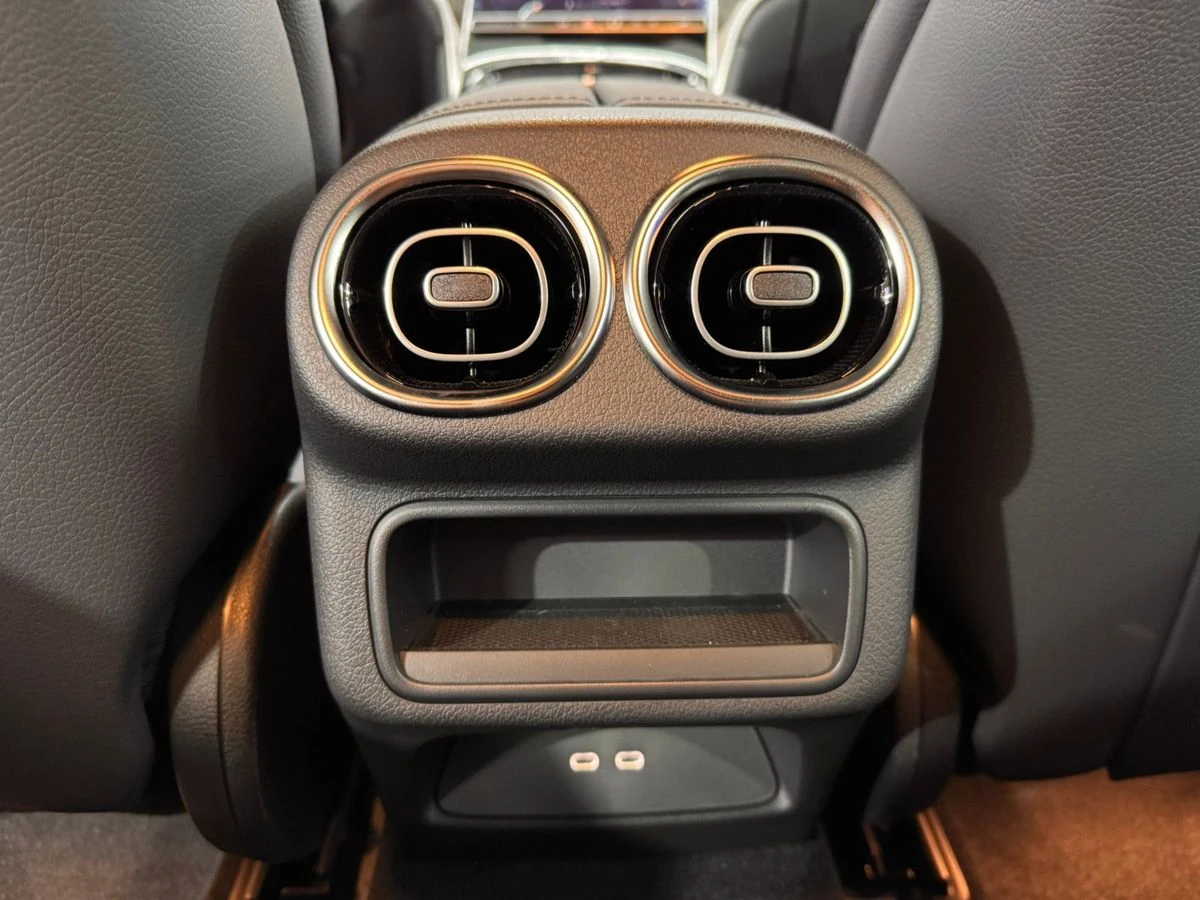 Mercedes-Benz , 2024г.