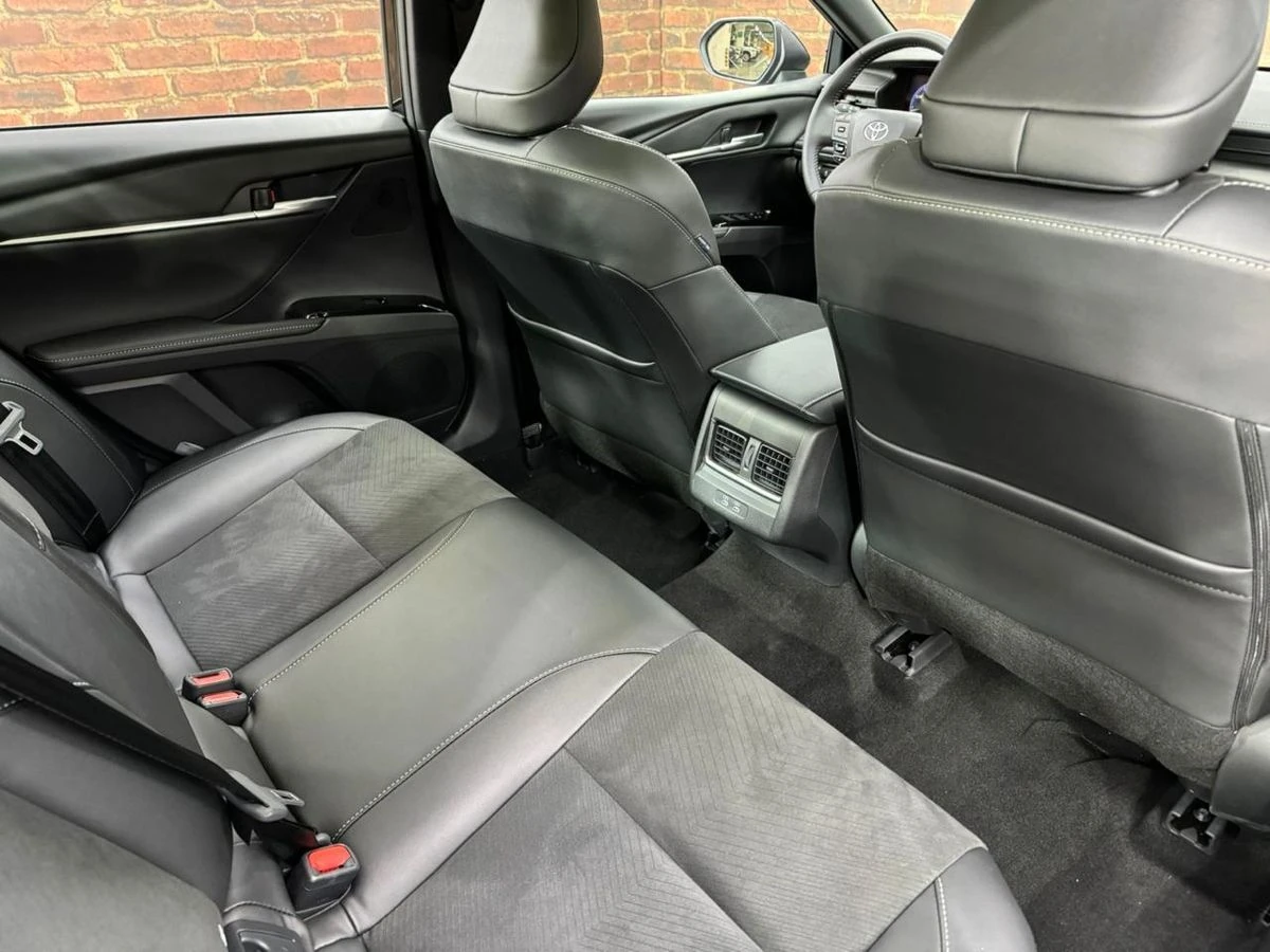 Toyota Camry, 2025г, передний привод, вариатор