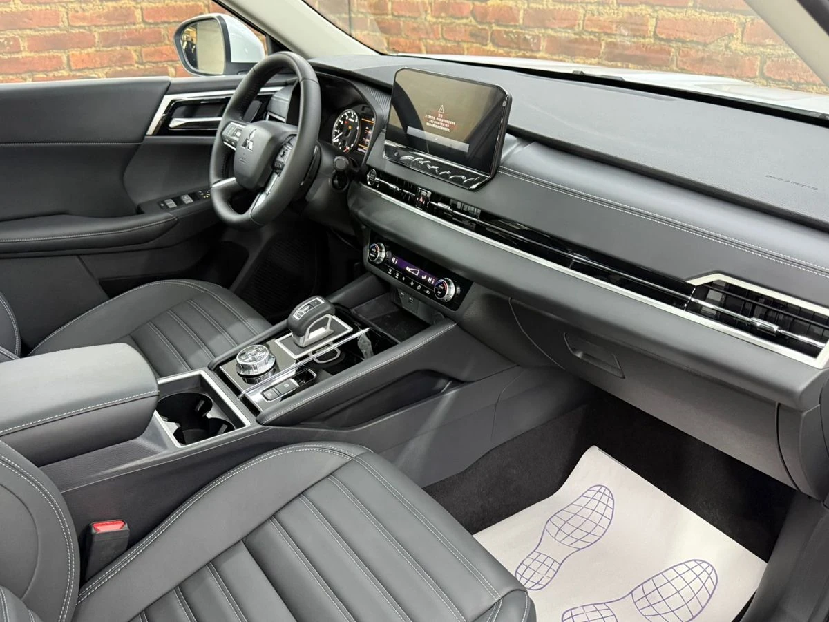 Mitsubishi Outlander, 2023г, полный привод, вариатор