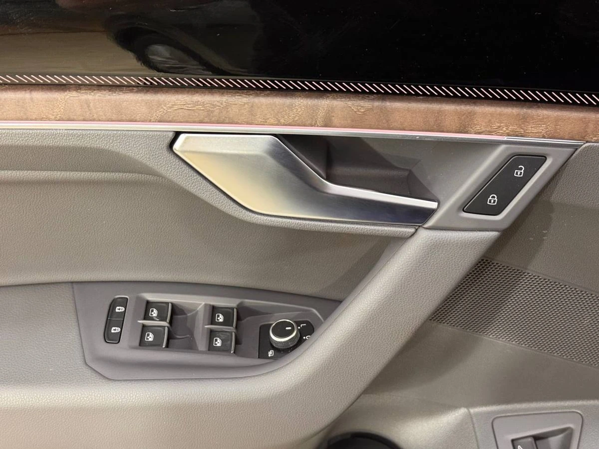 Volkswagen Touareg, 2025г, полный привод, автомат