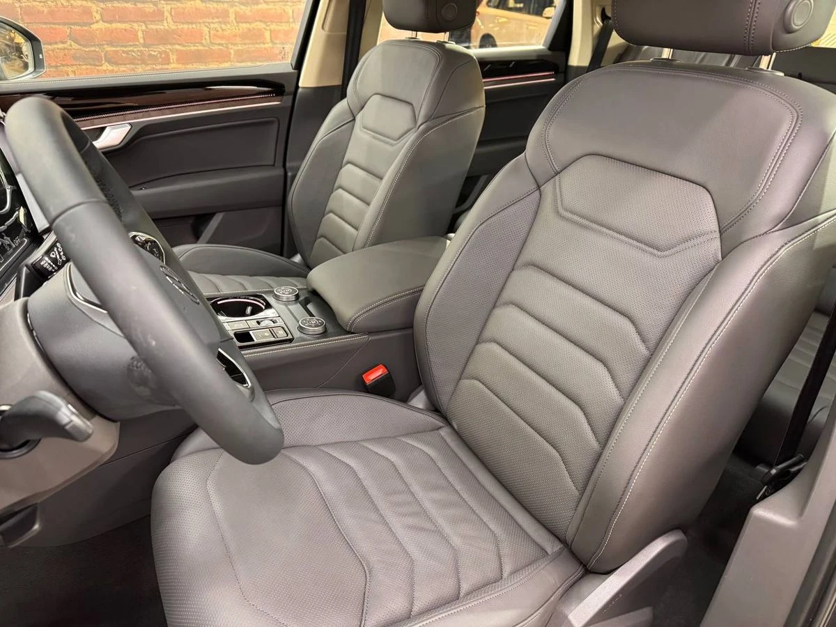 Volkswagen Touareg, 2025г, полный привод, автомат