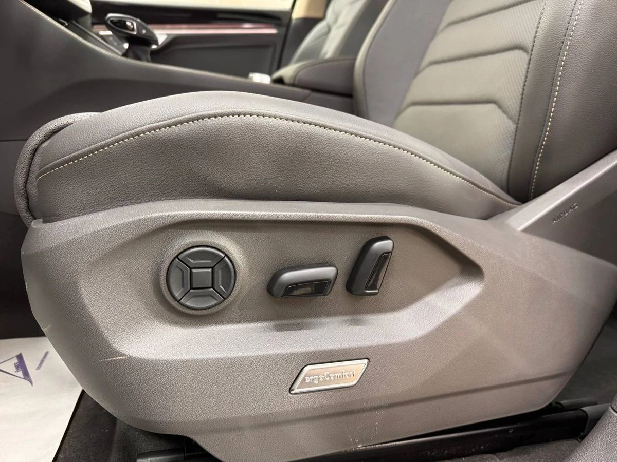 Volkswagen Touareg, 2025г, полный привод, автомат