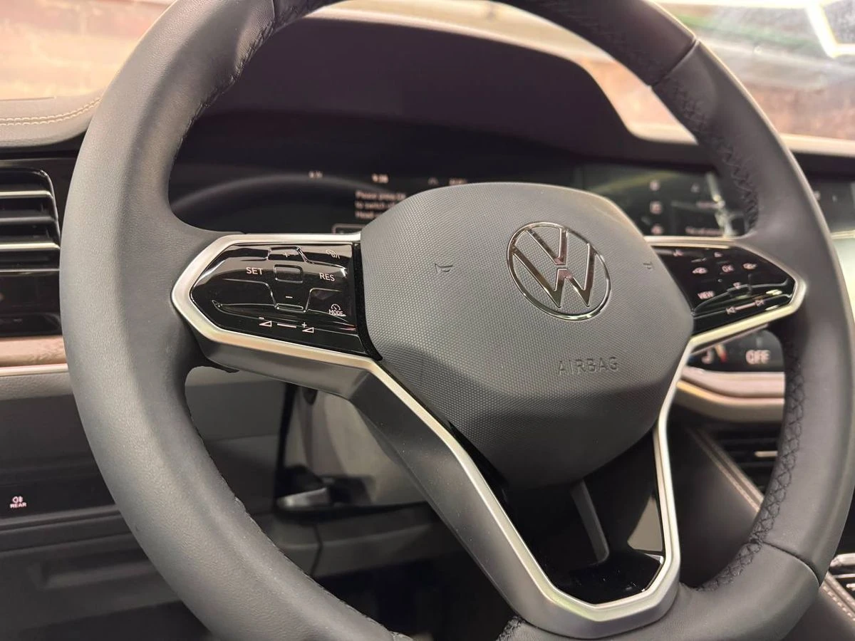 Volkswagen Touareg, 2025г, полный привод, автомат
