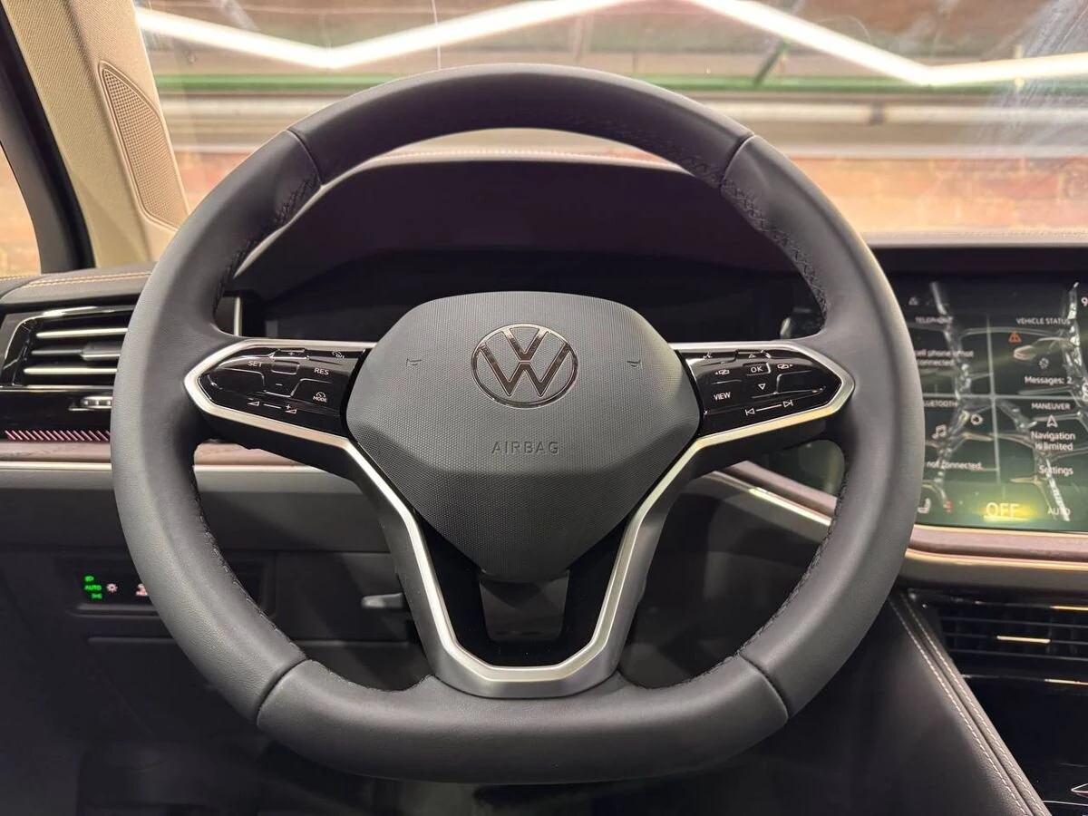 Volkswagen Touareg, 2025г, полный привод, автомат