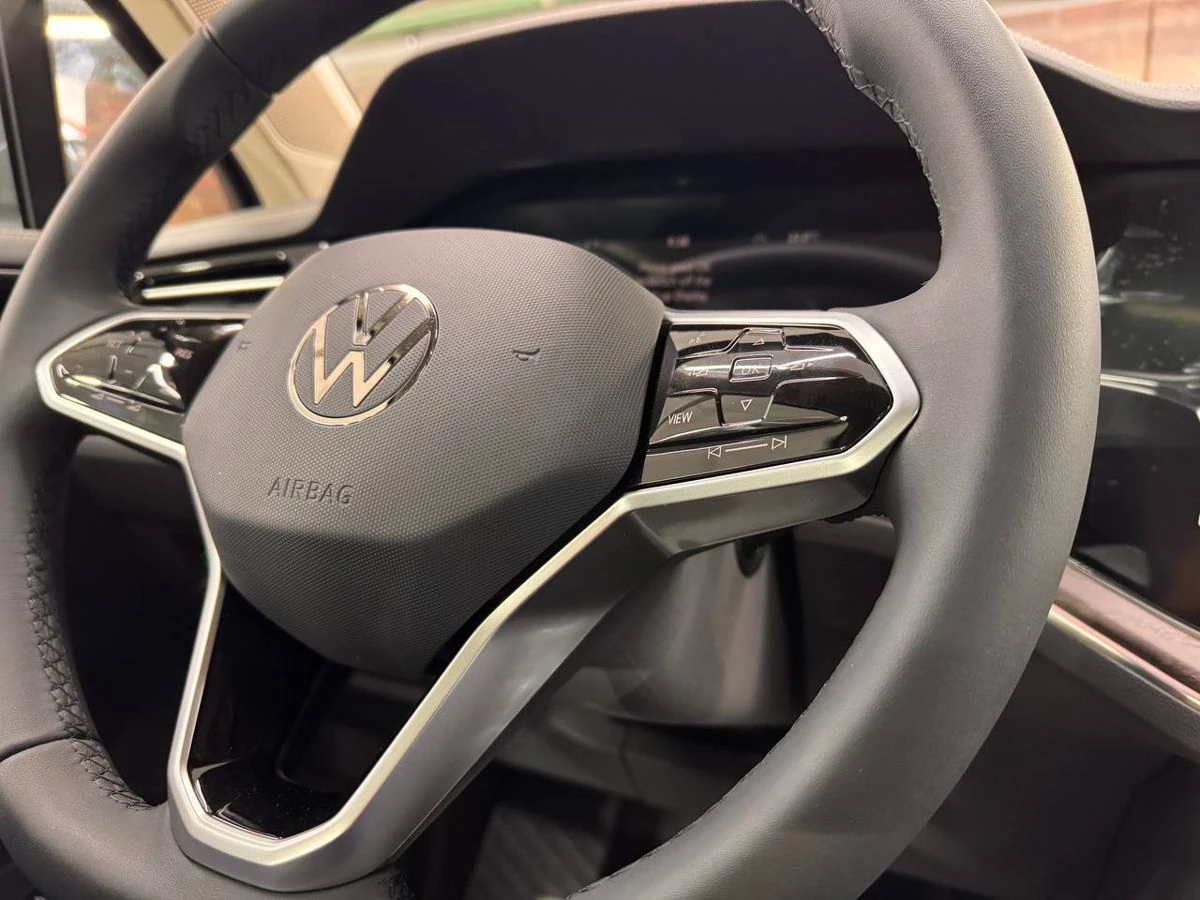 Volkswagen Touareg, 2025г, полный привод, автомат